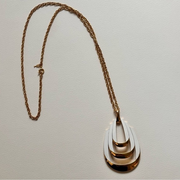 Crown Trifari gold tone enamel long excellent condition - Picture 4 of 11